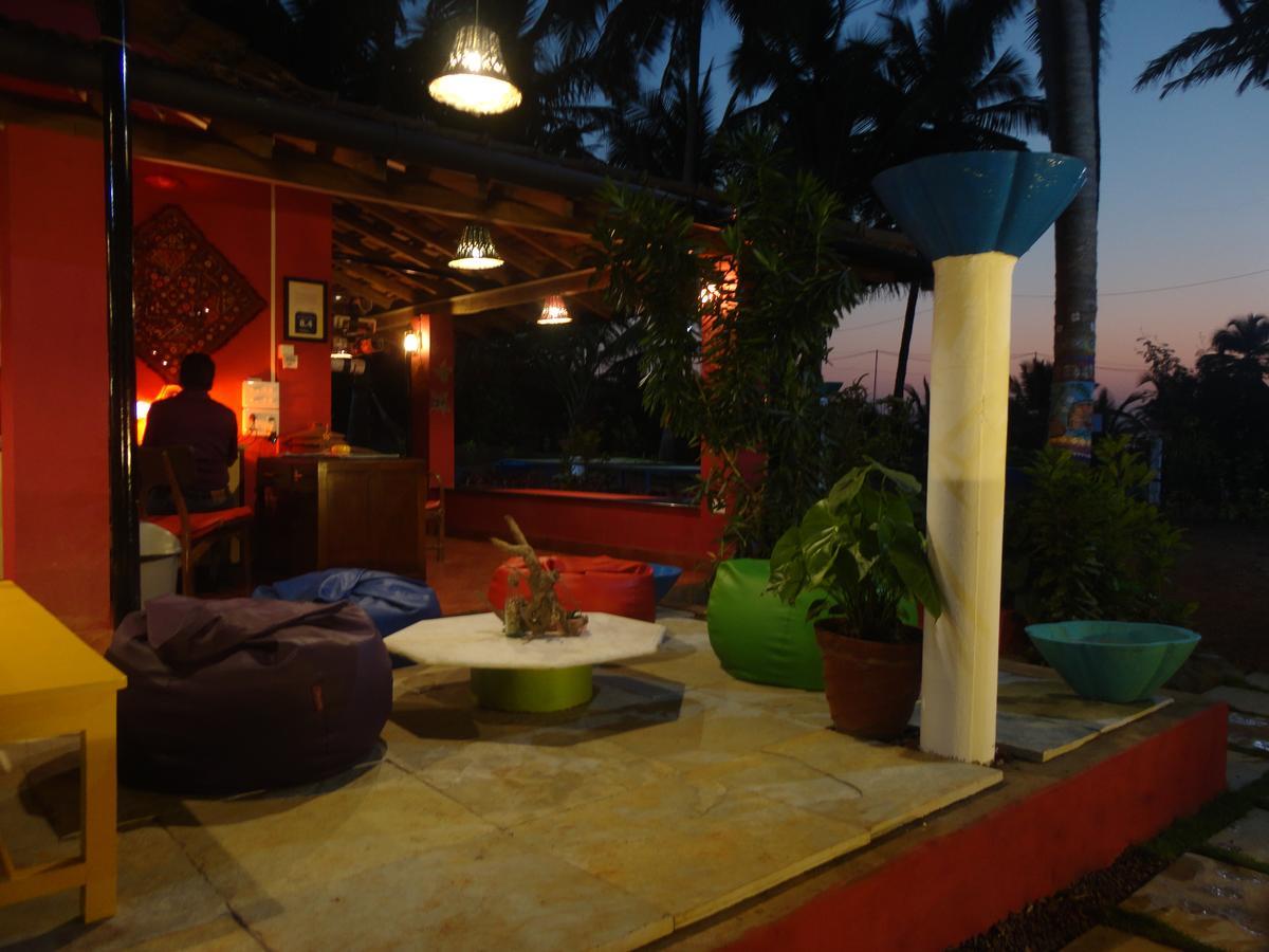 أنجونا The Yuppi Hippi Female Hostel المظهر الخارجي الصورة