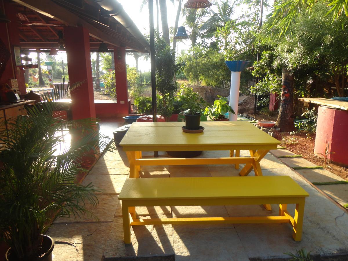 أنجونا The Yuppi Hippi Female Hostel المظهر الخارجي الصورة