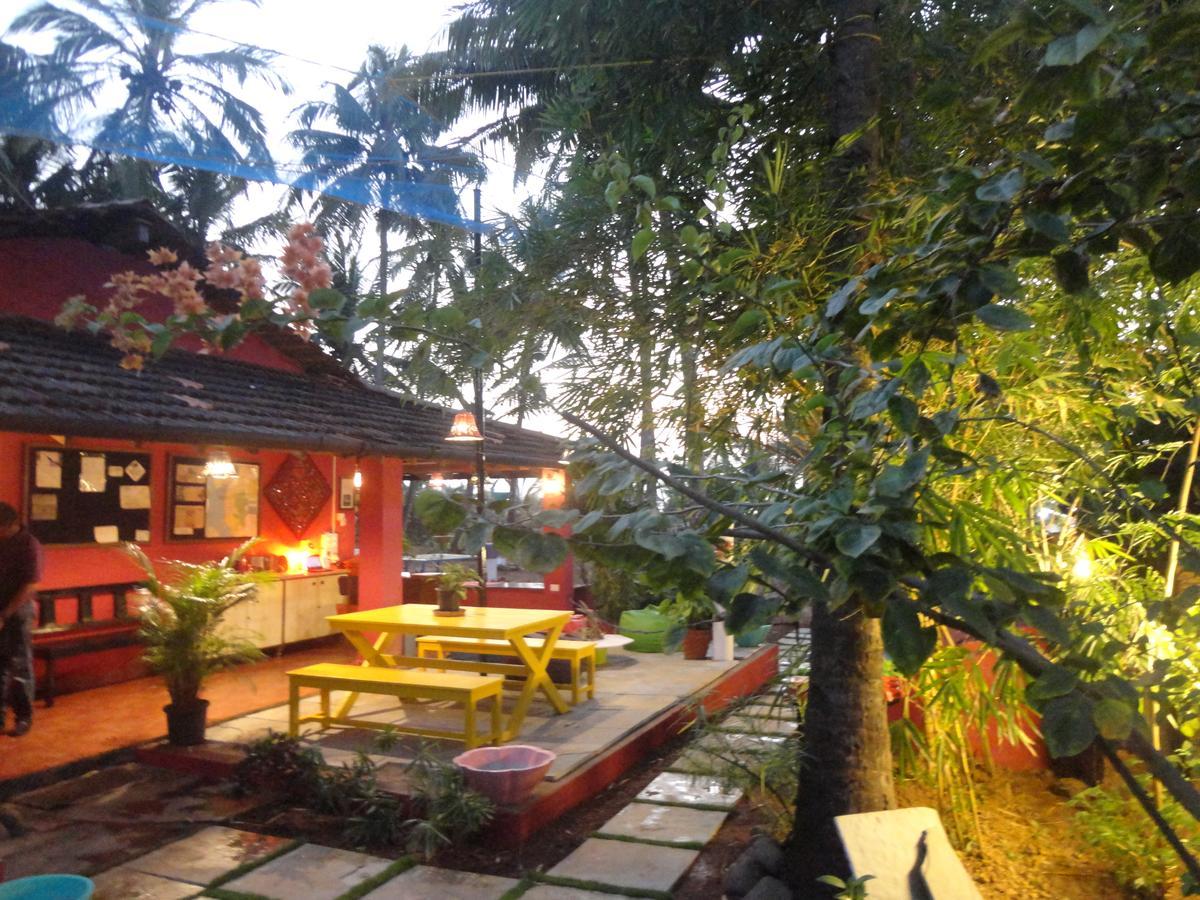 أنجونا The Yuppi Hippi Female Hostel المظهر الخارجي الصورة