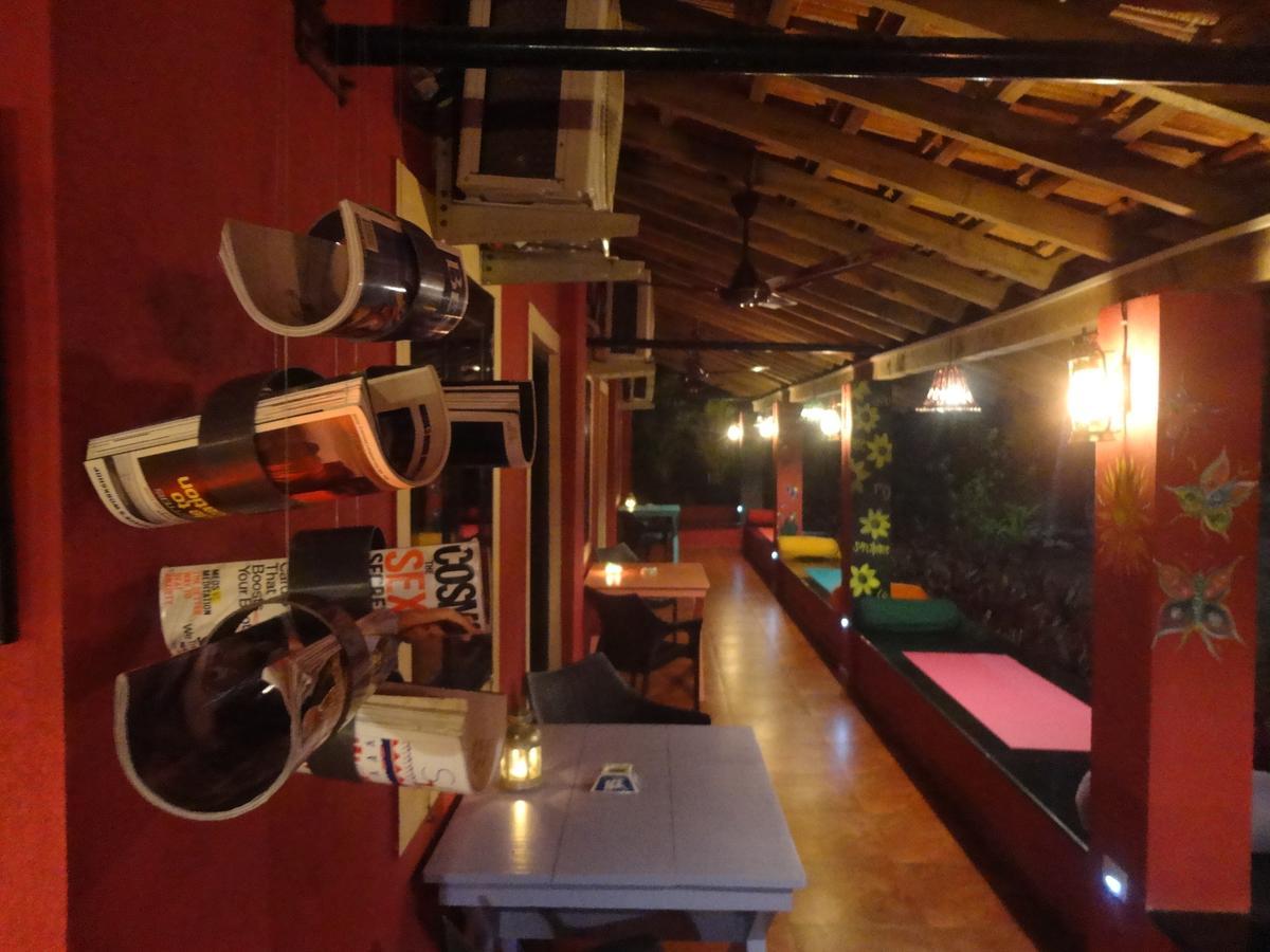 أنجونا The Yuppi Hippi Female Hostel المظهر الخارجي الصورة
