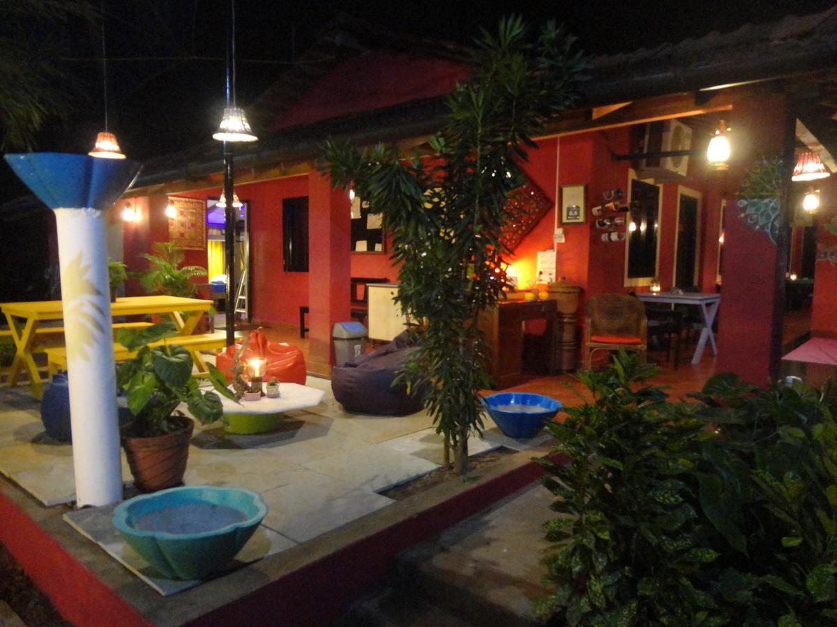 أنجونا The Yuppi Hippi Female Hostel المظهر الخارجي الصورة