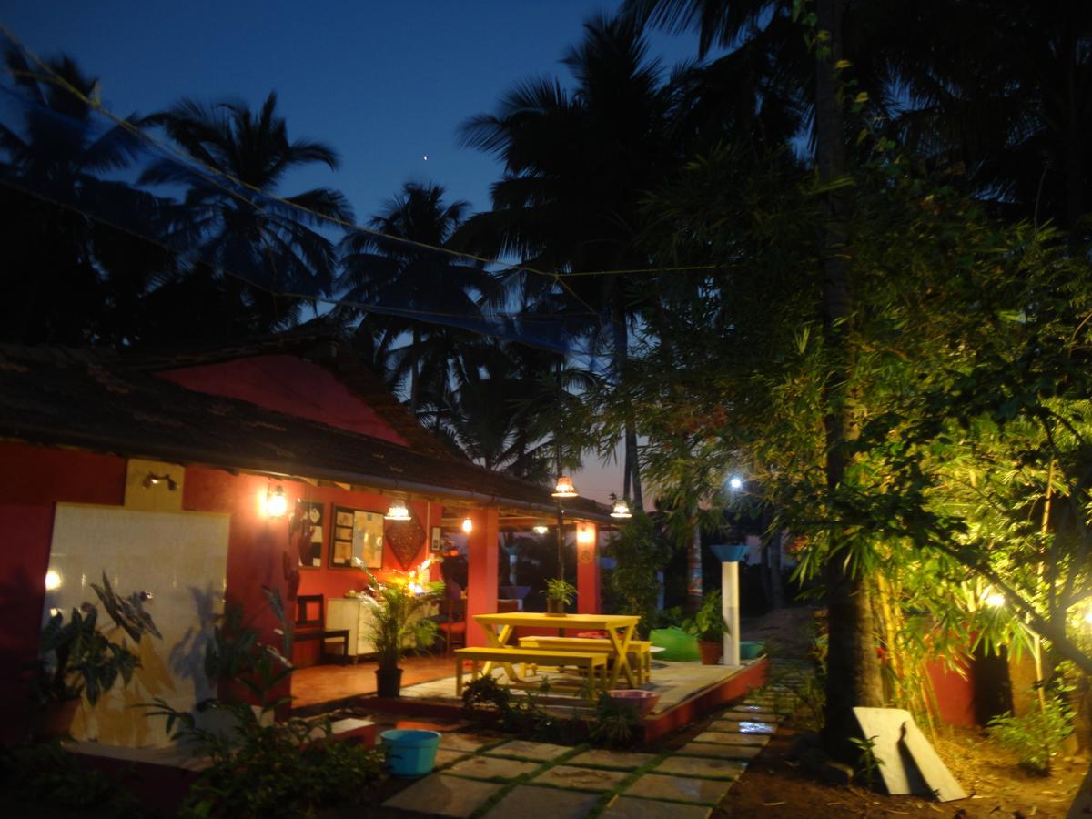 أنجونا The Yuppi Hippi Female Hostel المظهر الخارجي الصورة