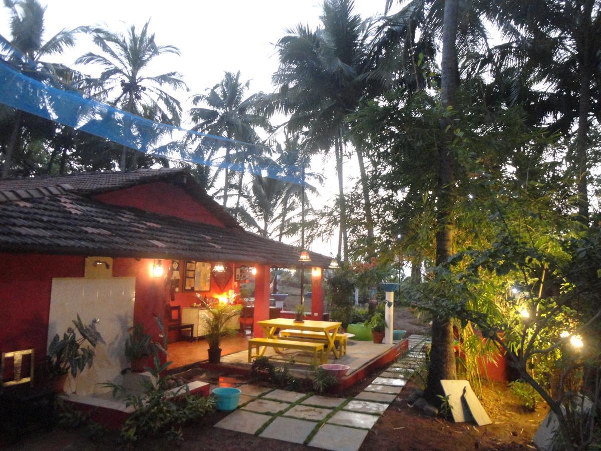 أنجونا The Yuppi Hippi Female Hostel المظهر الخارجي الصورة