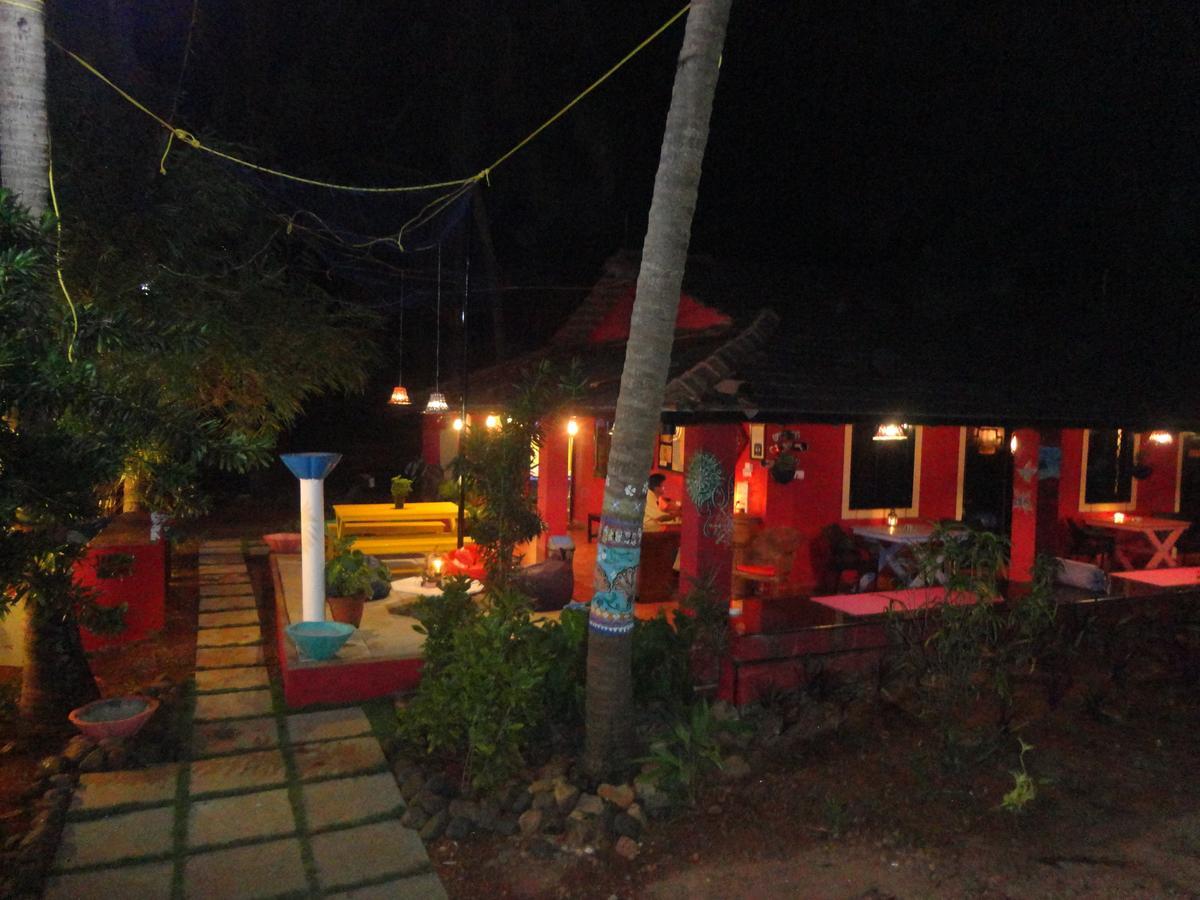 أنجونا The Yuppi Hippi Female Hostel المظهر الخارجي الصورة