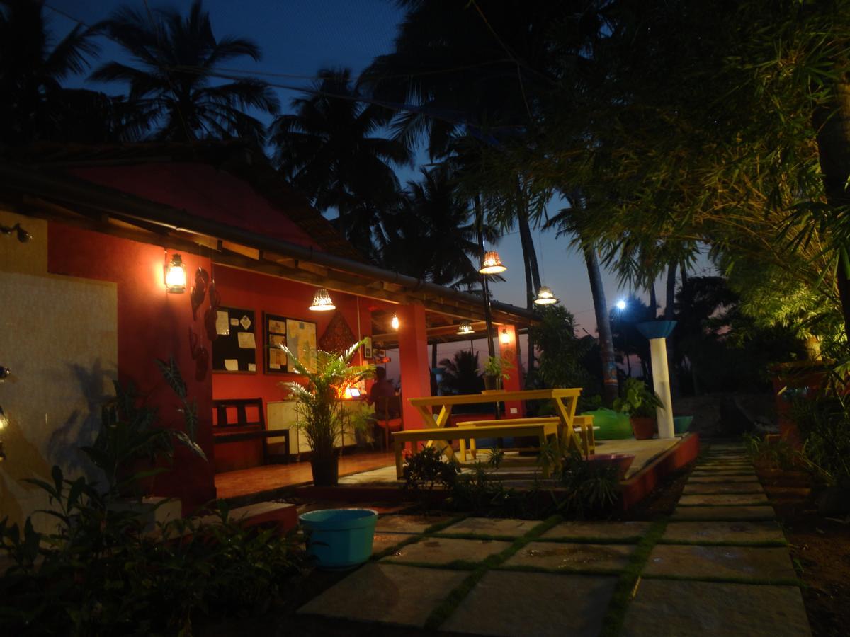 أنجونا The Yuppi Hippi Female Hostel المظهر الخارجي الصورة